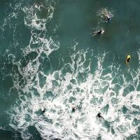Surfer in Wasser Levanto Italien Drohne Fotografie Druck Luftaufnahme Druck 30 x 40 cm